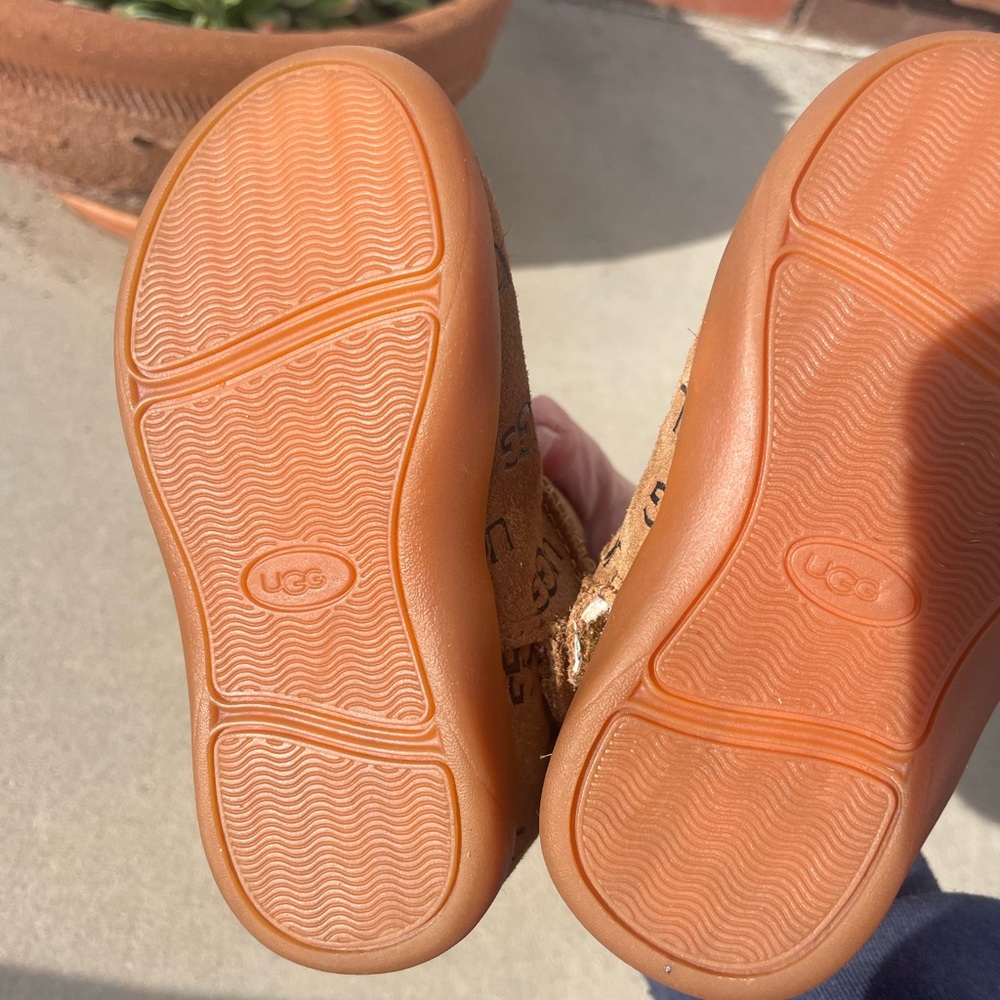 Ugg Keelan Embossed logo chestnut toddler Bootie Kids Winter Suede Size 7 - Picture 7 of 7